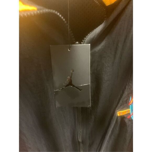 NWT Vintage Styling Jordan Windbreaker - Picture 4 of 11